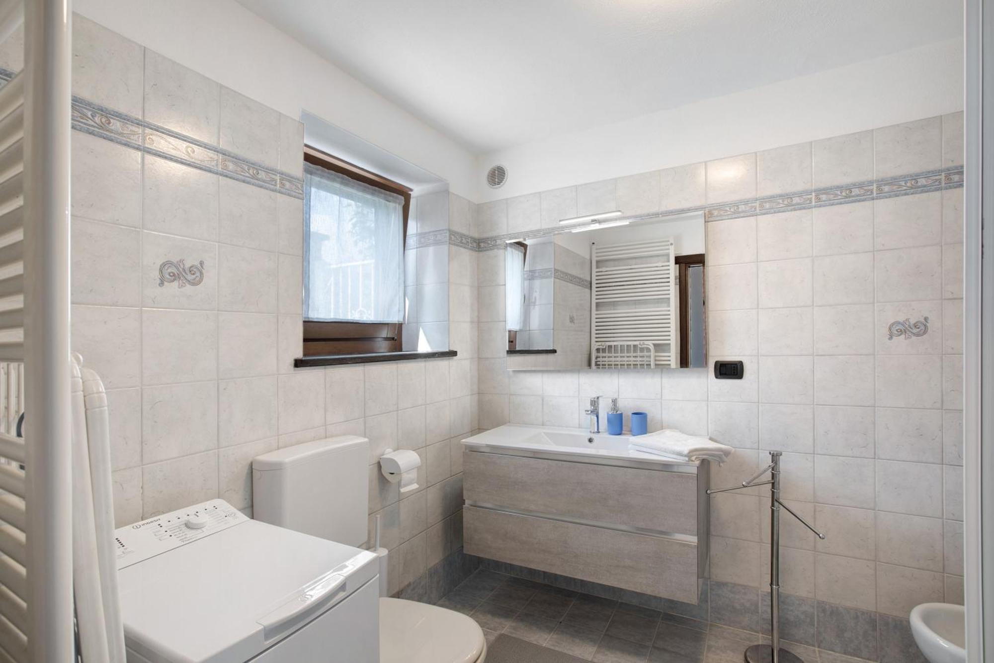 Casa Sabrina - Appartamento Blu Aosta Buitenkant foto