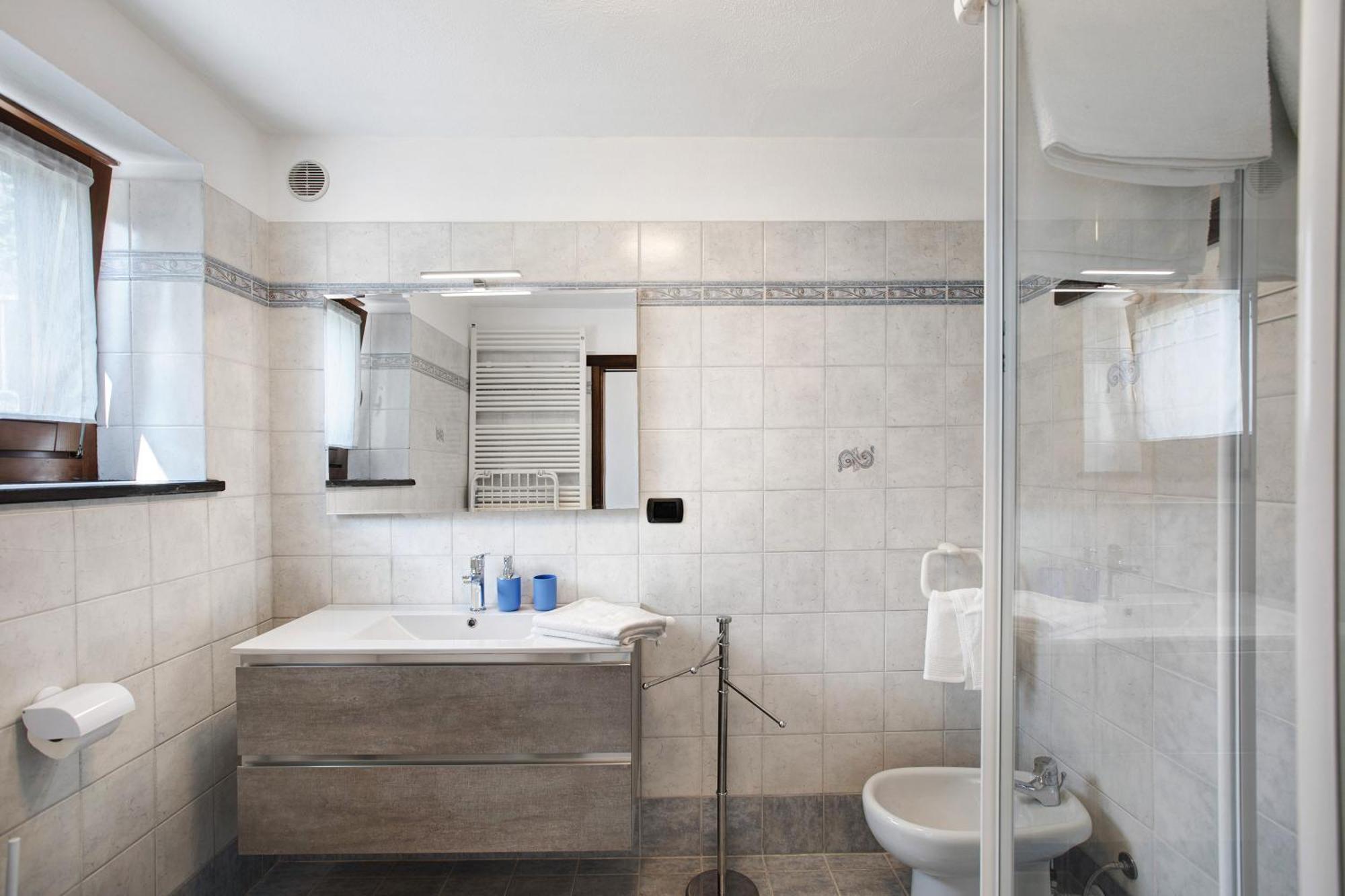 Casa Sabrina - Appartamento Blu Aosta Buitenkant foto