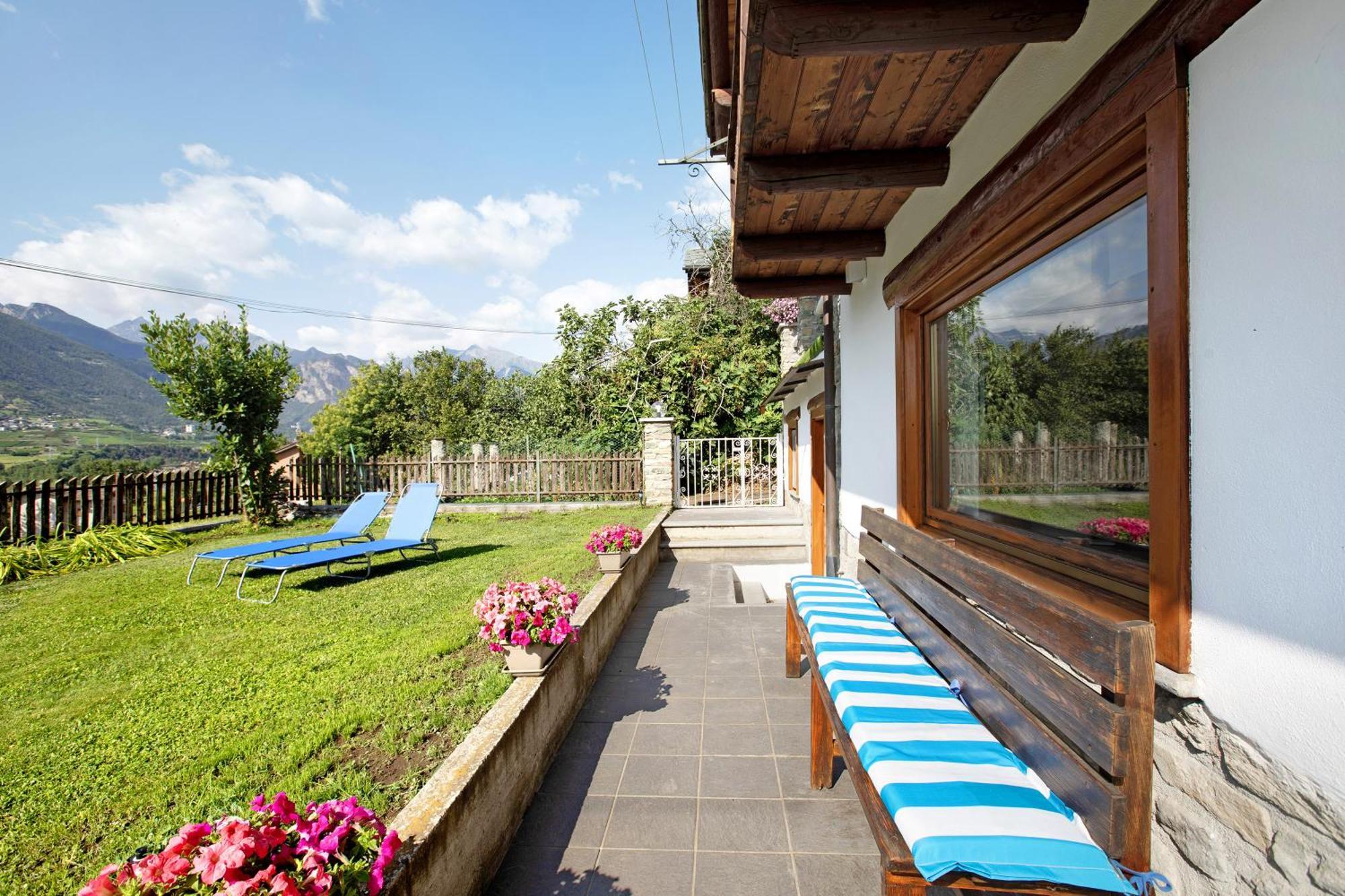 Casa Sabrina - Appartamento Blu Aosta Buitenkant foto