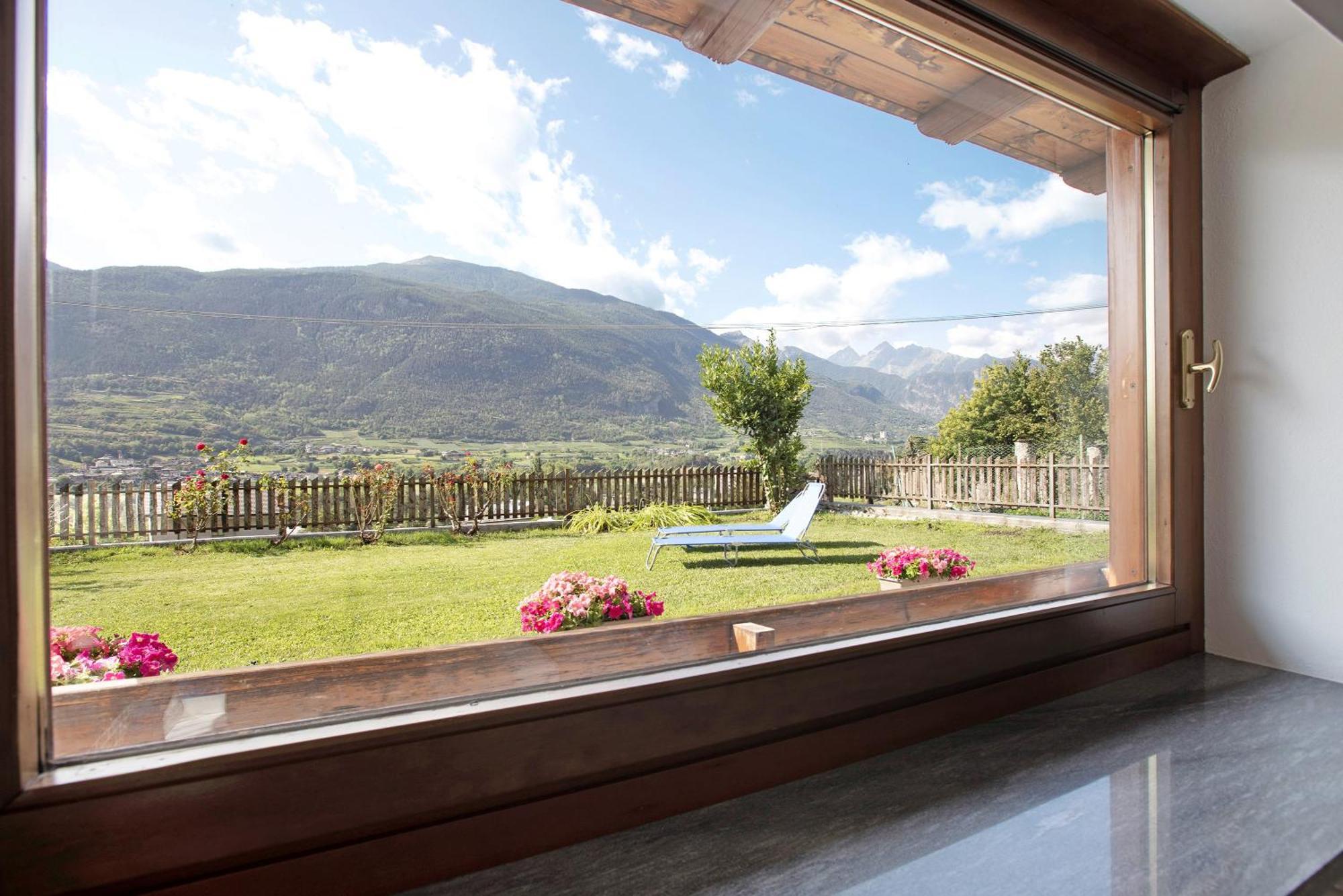 Casa Sabrina - Appartamento Blu Aosta Buitenkant foto