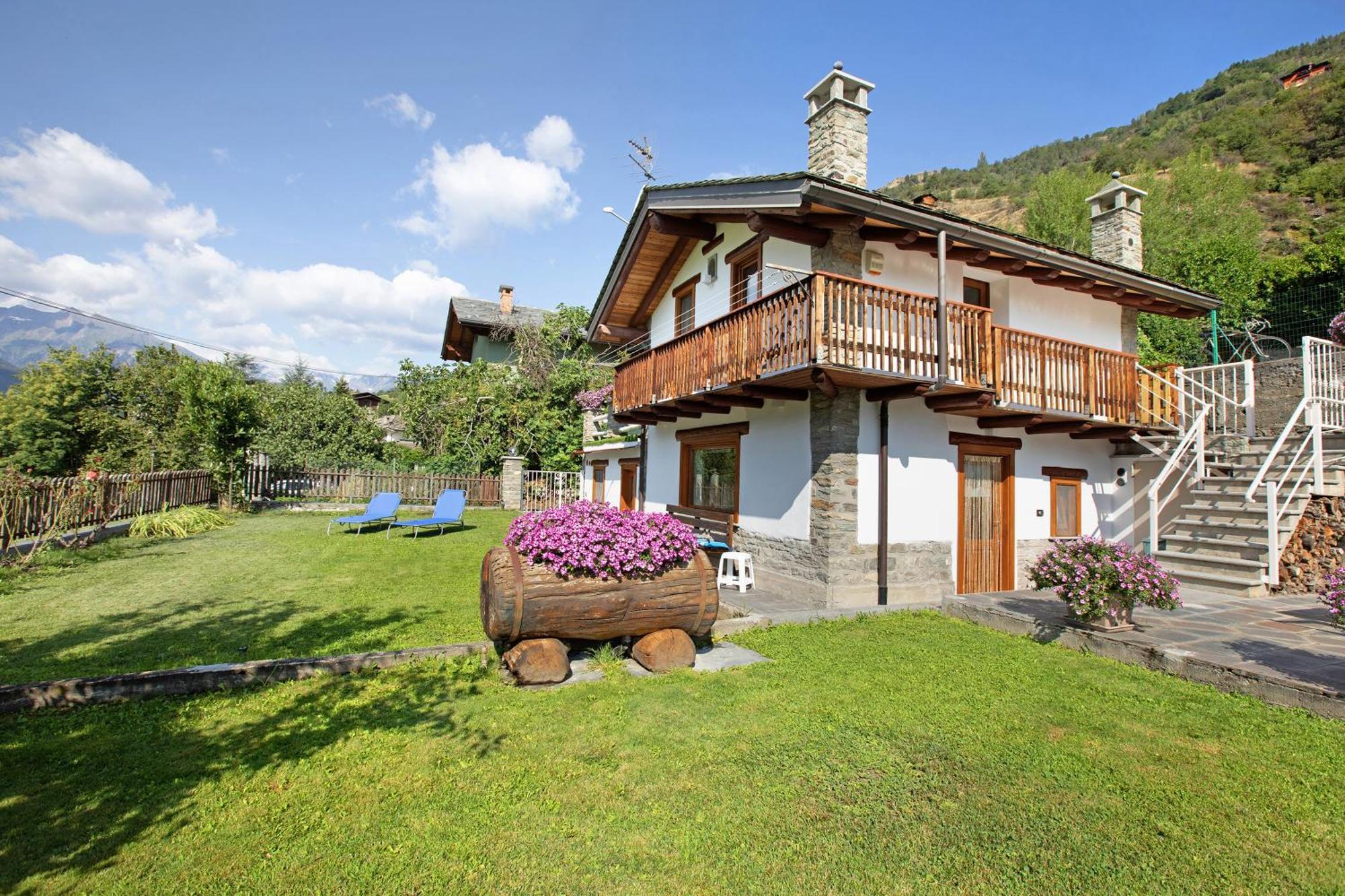 Casa Sabrina - Appartamento Blu Aosta Buitenkant foto