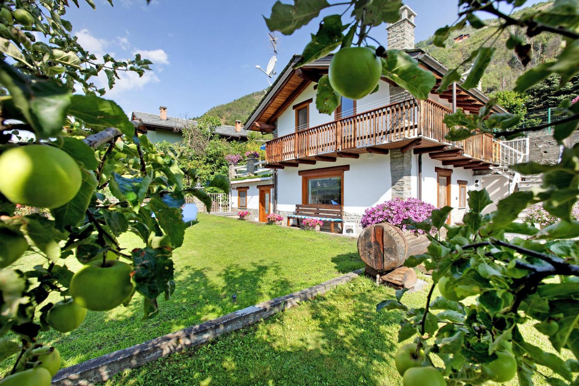 Casa Sabrina - Appartamento Blu Aosta Buitenkant foto