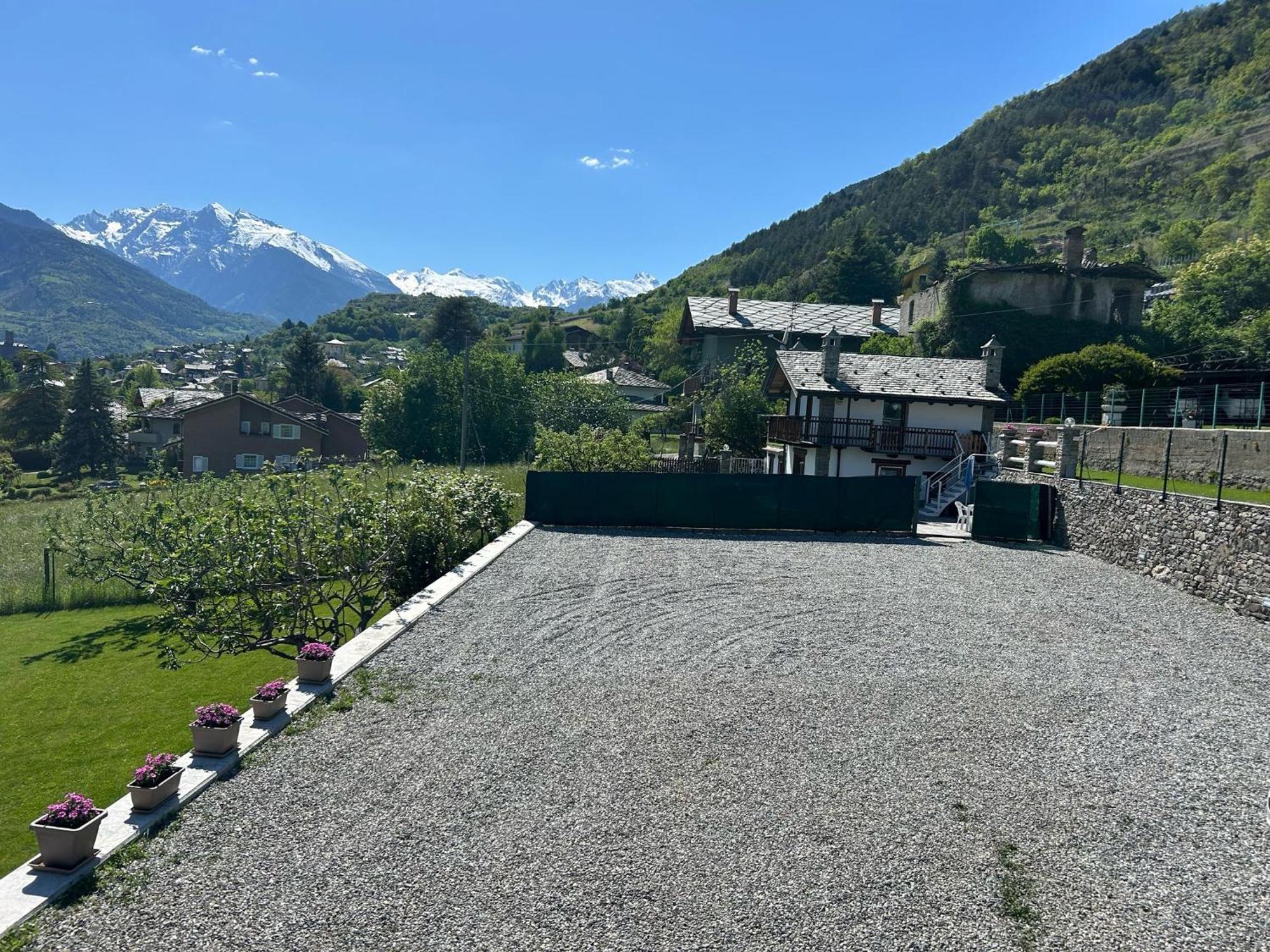 Casa Sabrina - Appartamento Blu Aosta Buitenkant foto